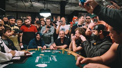 Украинцы завоевали чемпионский титул по покеру